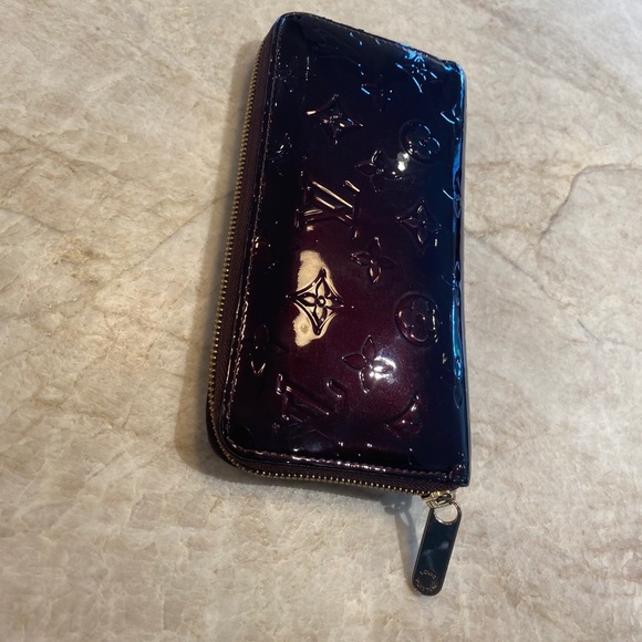 Louis Vuitton Monogram Vernis Zippy Wallet - Picture 6 of 17